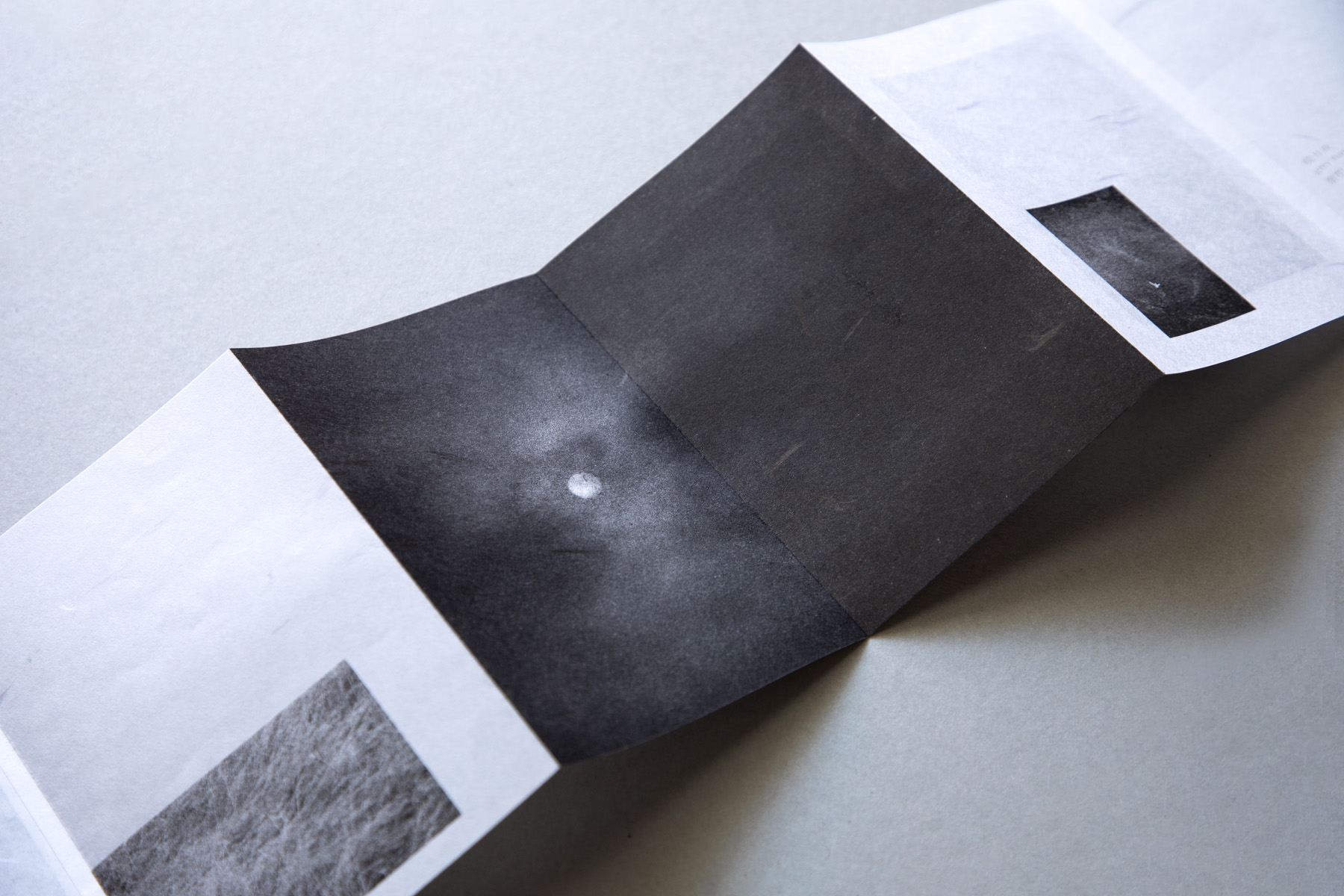 thumbnail of the zine the smallest registers of motion 微尘似梦 上り月や手に震える
